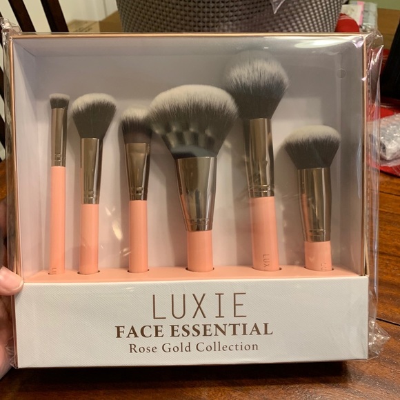 Luxie Other - Luxie Face Essential Rose Gold Collection